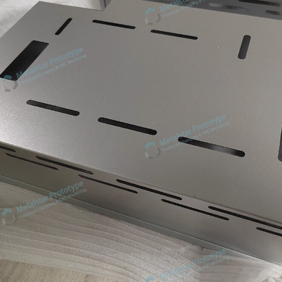 أجزاء طلاء معدني سريعة الدوران النموذج الأولي للإنحناء المعدن الألومنيزي 0.8mm