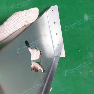 خدمات ثني النماذج الأولية للصفائح المعدنية للصناعات